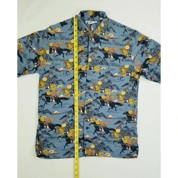 Uniqlo Size XS Men's Asian Inspired Design Blue Short Sleeve Rayon Shirt - Picture 6 of 7